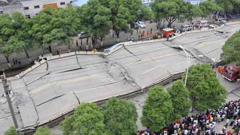 Reševalci predvidevajo, da se bo število smrtnih žrtev povečalo.