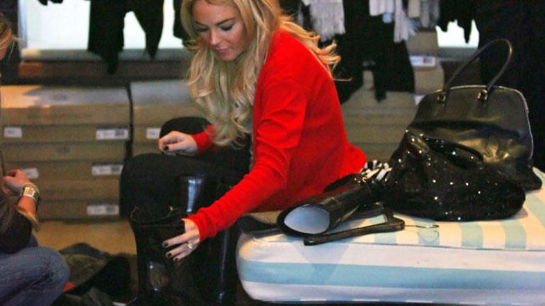 Lohanova sicer rada nakupuje, a ob priložnosti se zna polastiti tudi plašča, ki 