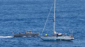 reševalna akcija ameriška mornarica ujeti na morju