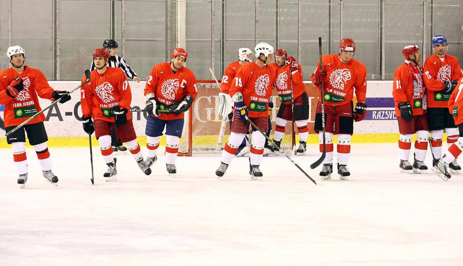 dobrodelna tekma legende slovenskega hokeja Olimpija Jesenice Tivoli Jakec in ča