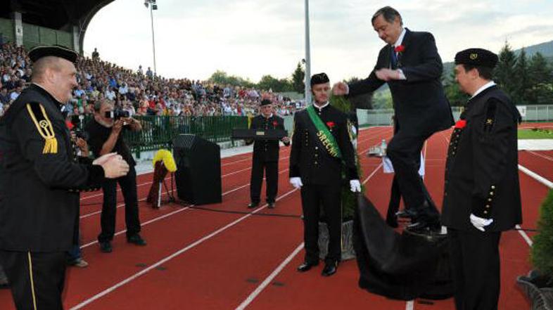 Častni skok čez kožo je letos opravil predsednik Danilo Türk.