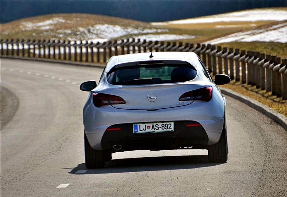 Opel astra GTC | Avtor: Gregor Prebil