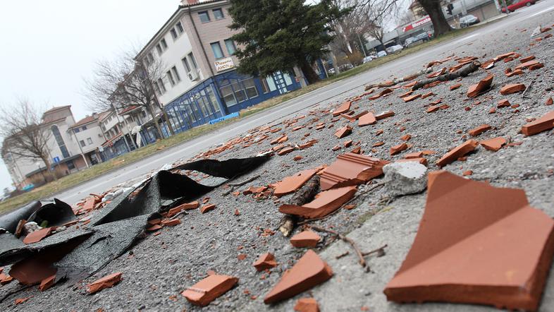 Jutri bo na Primorskem zapihala orkanska burja, ki bo do ponedeljka dosegala hit