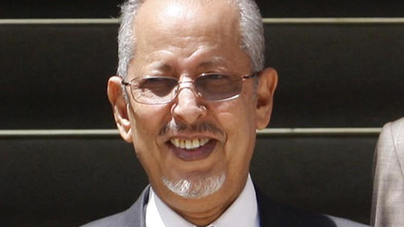 Aktualnega predsednik Sidija Oulda Cheikha Abdallahiji je vojska nasilno odstavi