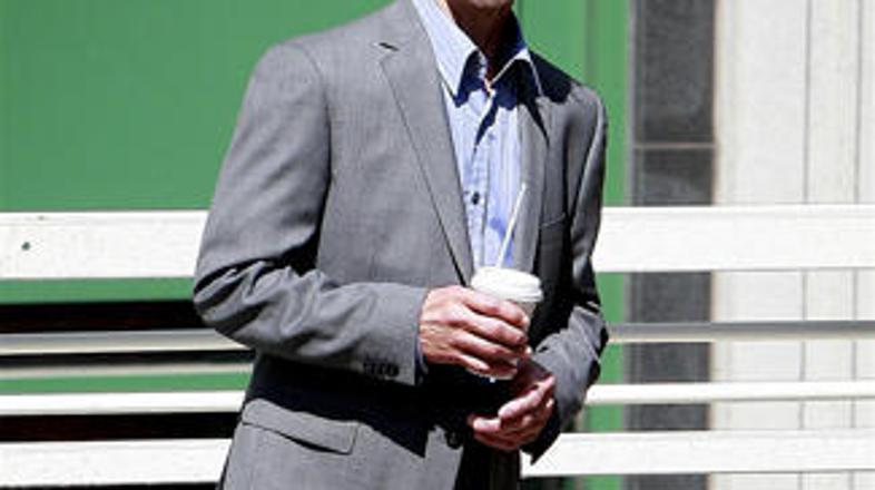 Patrick je v zdravljenje vključil marihuano.