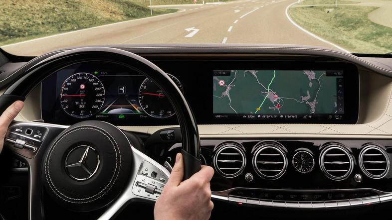 Navigacija, notranjost avta