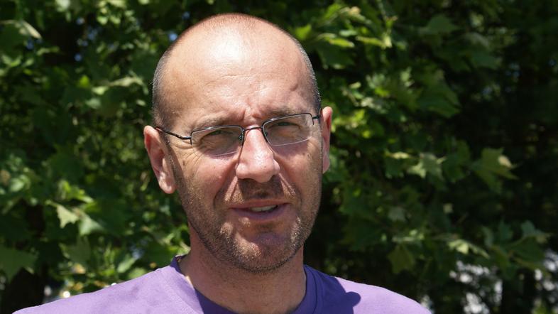 “Prej je šlo za spopad značajev kot za mobing,” pravi Nace Kovač, direktor Šenta