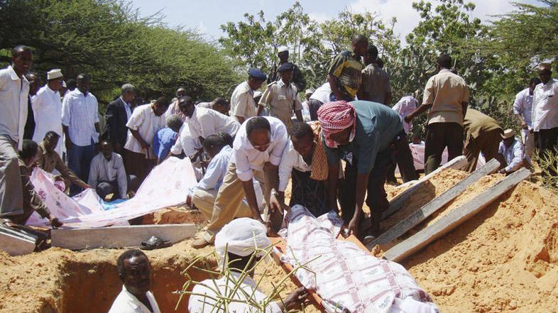 Večino žrtev četrtkovega napada so že pokopali. (Foto: Reuters)