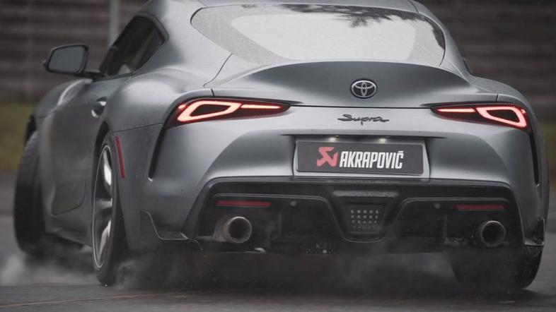 Toyota supra z izpušnim sistemom Akrapovič