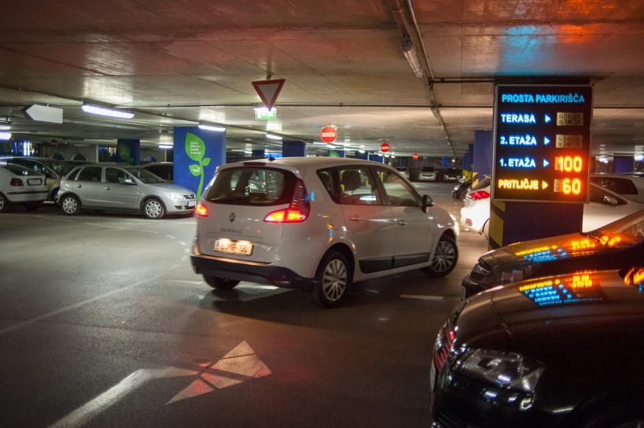 garažna hiša | Avtor: Anže Petkovšek