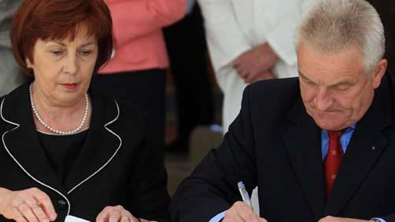 Po Miklavčičevih besedah mora dodatnih 300 tisoč evrov za laboratorij zagotoviti