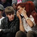 Rihanna Bieberju: "Sem s sobi 425!"