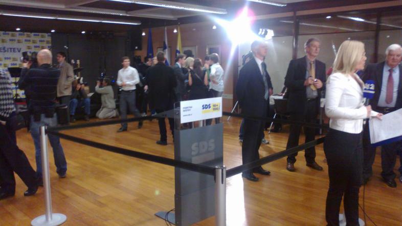 Volilni štab SDS po razglasitvi rezultatov.