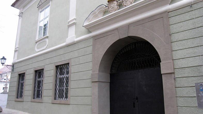 V Naskovem dvorcu bodo delo dobili štirje novozaposleni, v njem pa bo do marca r