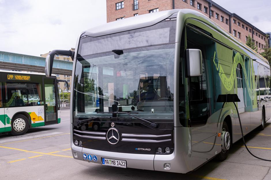 LPP in avtobus mercedes-benz ecitaro | Avtor: Autocommerce