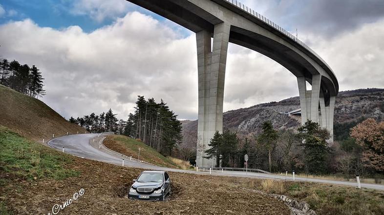 Zapuščeni mercedes