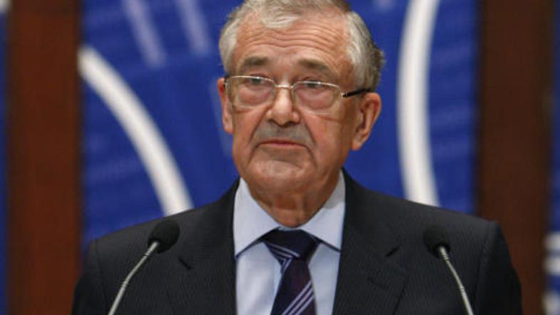 Terry Davis je povedal, da bo domnevne kršitve preučil Svet Evrope.