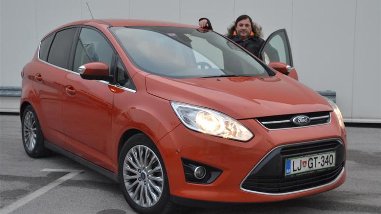 Bojan Emeršič v družinskem zmagovalcu izbora za Žurnalov avto leta 2011 - ford c
