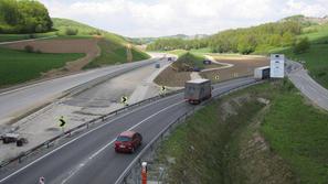 Zgradili bodo obvoz, da bodo lahko povezali odseka Ponikve–Hrastje in Hrastje–Le