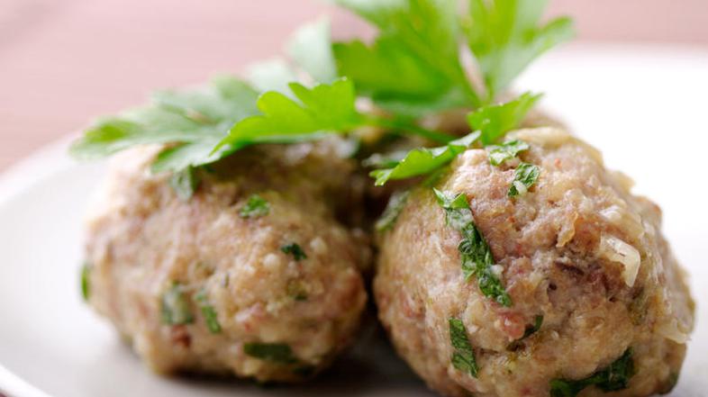 Postrezite jih s paradižnikovo solato. (Foto: Shutterstock)