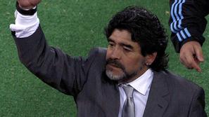 Diego Maradona je po argentinskem izpadu s SP razglasil svoj odhod, vendar mu bo