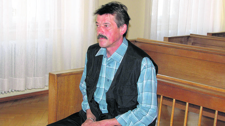 Janez Smolič na zatožni klopi zaradi poskusa uboja svojega pastorka. (Foto: Jerc