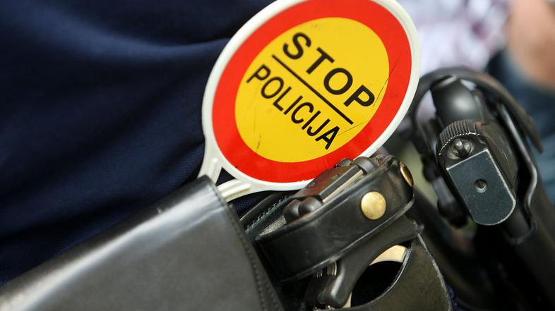 Znak Stop policija