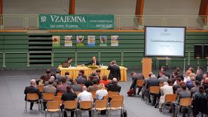 V prihodnje bodo zavarovanci Vzajemne vsakih šest let volili 45 zastopnikov skup