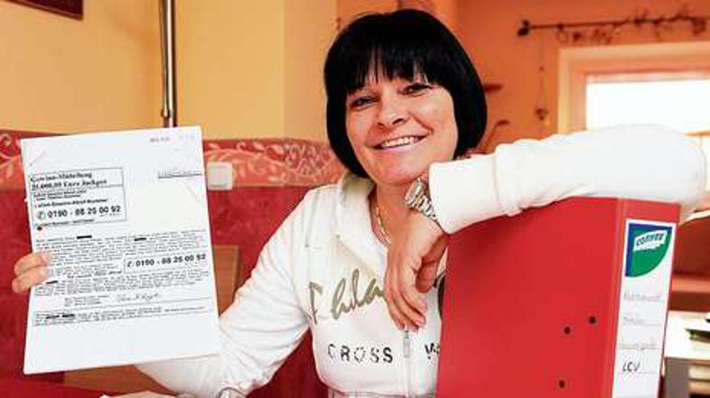 Nasmejana Claudia je prevarante tožila - in zmagala!