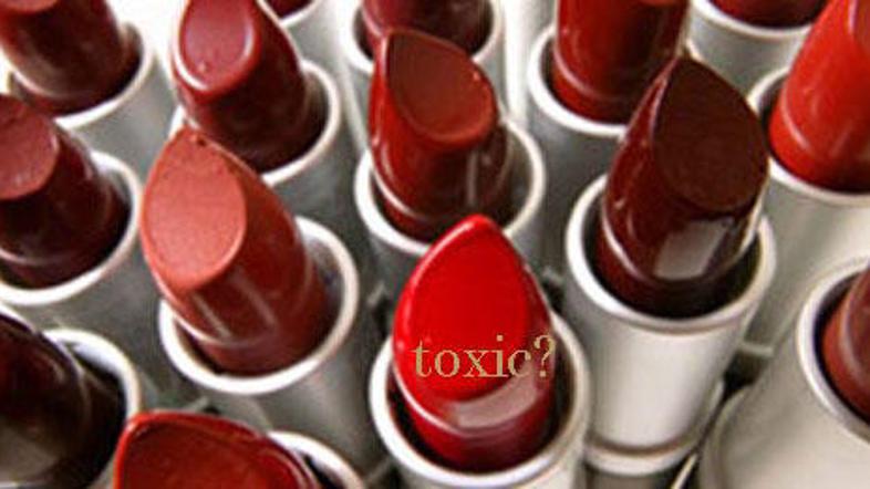 Vsak dan jeste šminko s svojih ustnic, ne da bi se sploh zavedali nevarnosti.