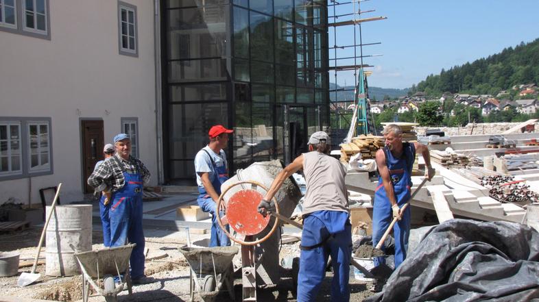 Gorenjska 10.11.10, grad khilstein, vegrad, delavci, gradnja, foto: iztok golob