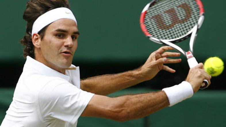 Roger Federer se je kot prvi uvrstil v veliki finale Wimbledona.