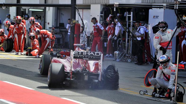 Za Masso je bila dirka uničena zaradi predrte gume. Alonso je dobil kazen. (Foto