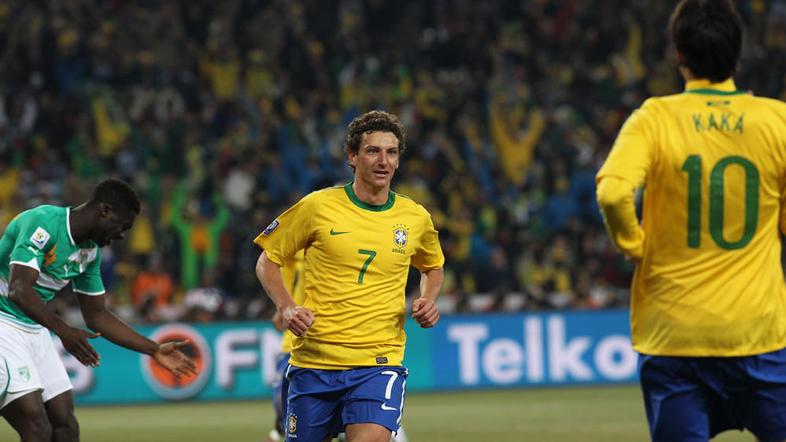 Elano ima v Dungini Braziliji zagotovljeno mesto v prvi postavi. (Foto: EPA)