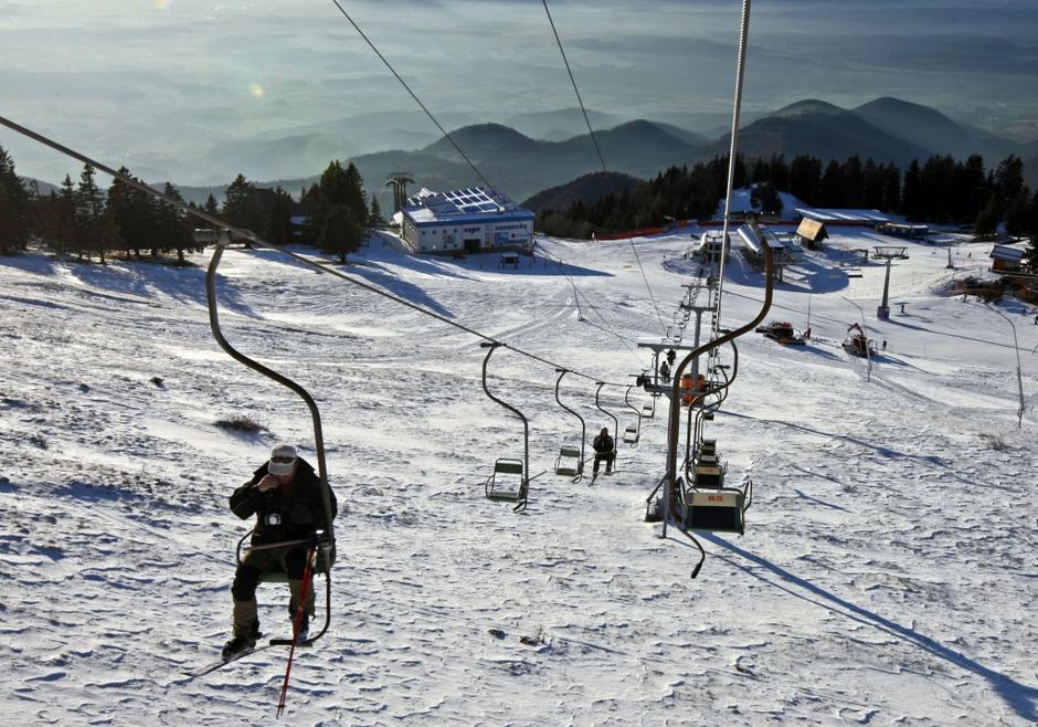 slovenija 06.12.07 zicnica, smucarji, sneg, smucisce, Krvavec; foto:sasa despot | Avtor: Saša Despot