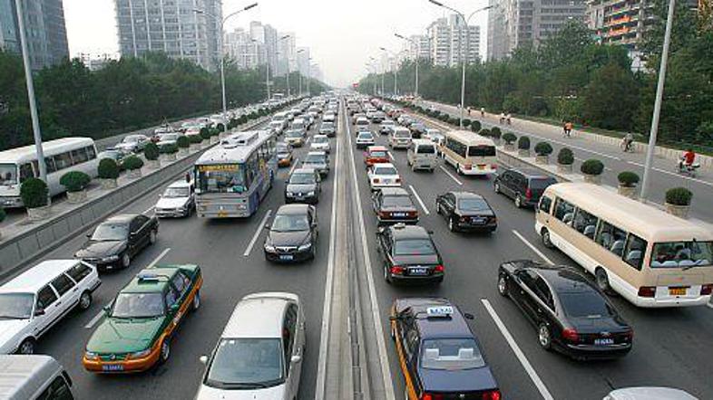 avtomobili promet gneÄa