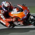 Casey Stoner je pod reflektorji Dohe zmagal že v minulih treh sezonah. (Foto: Re
