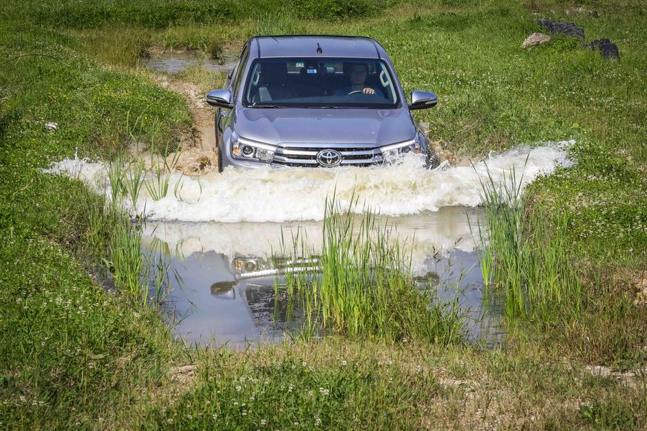 Toyota hilux invincible | Avtor: Saša Despot
