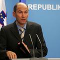 Kot pravijo v Laškem, premier Janez Janša pivovarno krivi, da mu ni uspelo posta