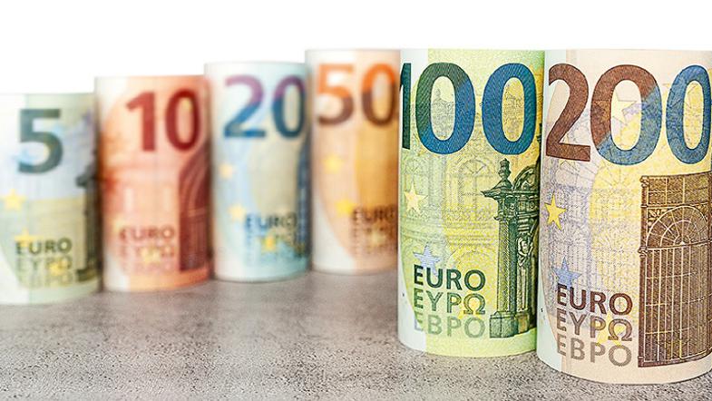 Bankovci za 100 in 200 evrov