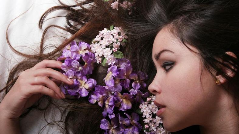 Naravne barve bodo vašim lasem zagotovile volumen in sijaj.