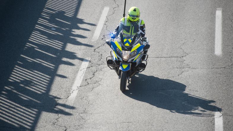 Policijsko vozilo policist policijski motor