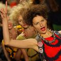 Kolekcija Vivienne Westwood ostaja provokativna.