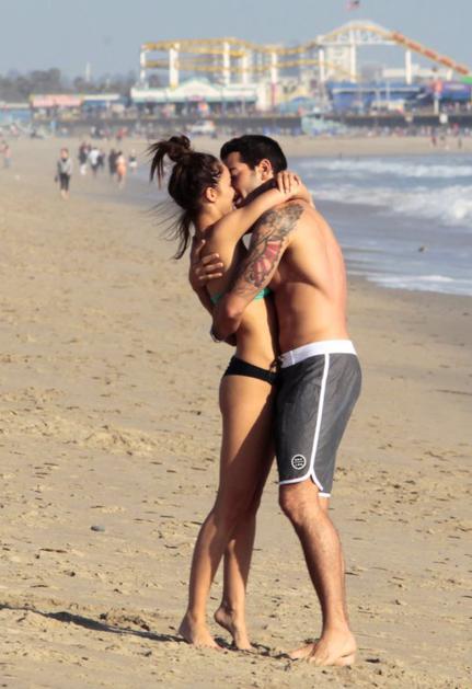 Jesse Metcalfe in Cara Santana