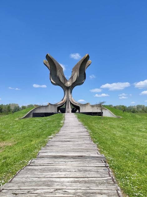 Spomenik v Jasenovcu