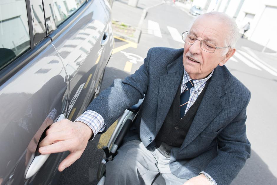 avto, invalid, upokojenec | Avtor: Profimedia