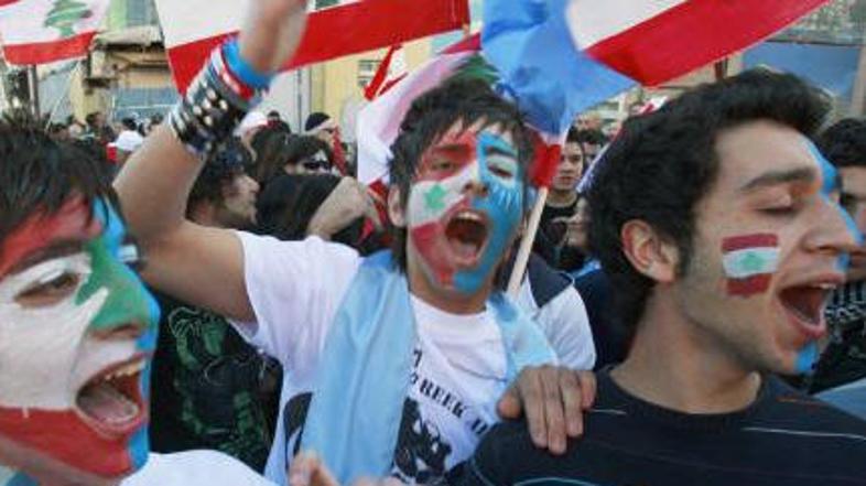 Do protestov prihaja dva tedna pred začetkom procesa v Haagu.