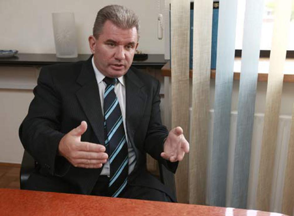 "To je banana republika, ne pa neka urejena država," je izplačevanje visokih reg | Avtor: Žurnal24 main