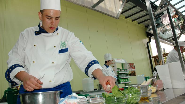 Kuharji, natakarji in njihovi pomočniki so med najbolj iskanimi kadri na Obali; 