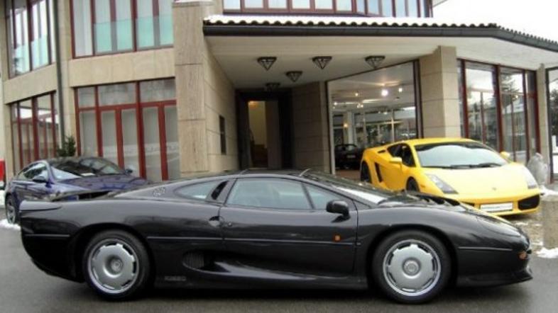 Jaguar XJ220, ki ga je Flavio Briatore prodal za 200.000 evrov.